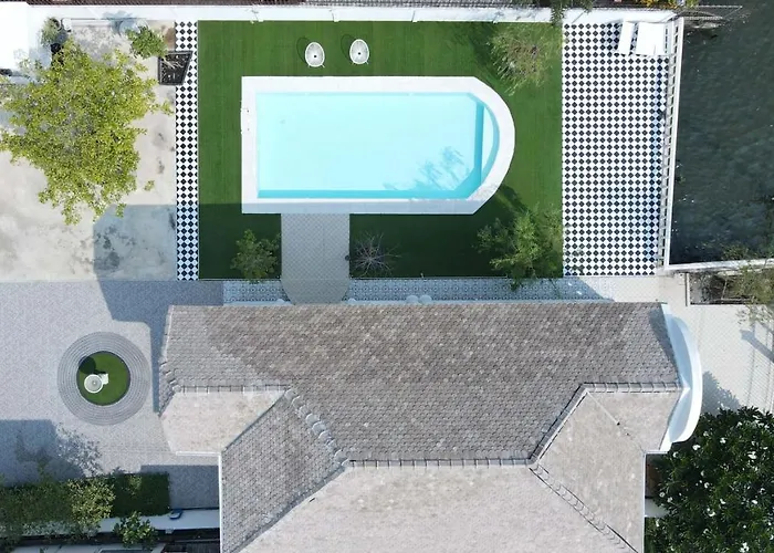 Villa Arpo Pool Riverside